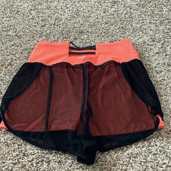 Shorts size large - Picture 2 of 5